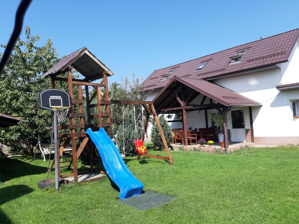 Casa De Oaspeti Laura Rîşnov Εξωτερικό φωτογραφία